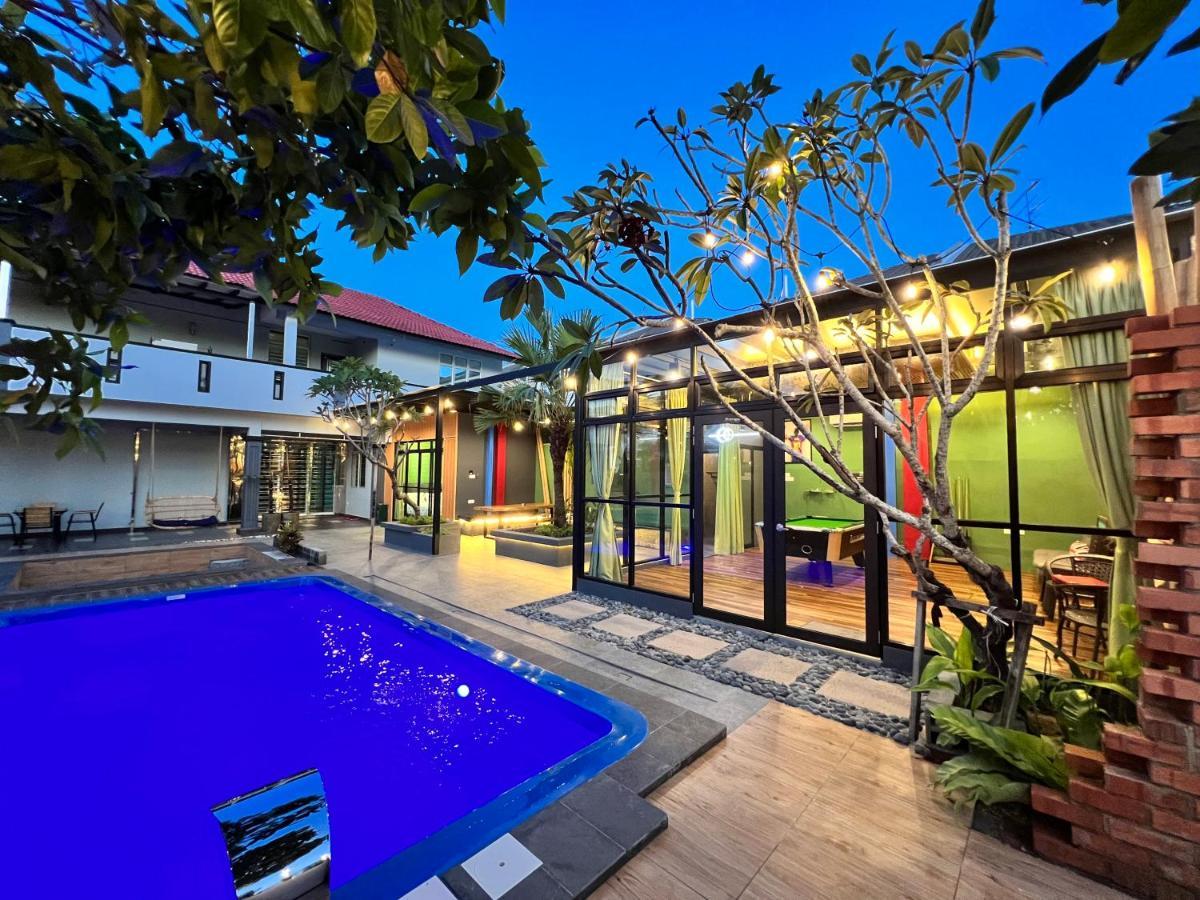 The Uniique Haus - Johor 1St Staycation Water Dining Experience Johor Bahru Exterior photo